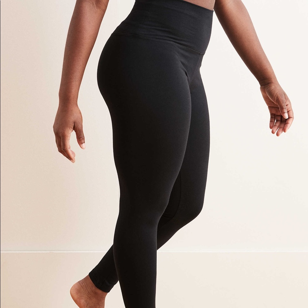 2️⃣ Pairs of “Chill. Play. Move.” AE leggings